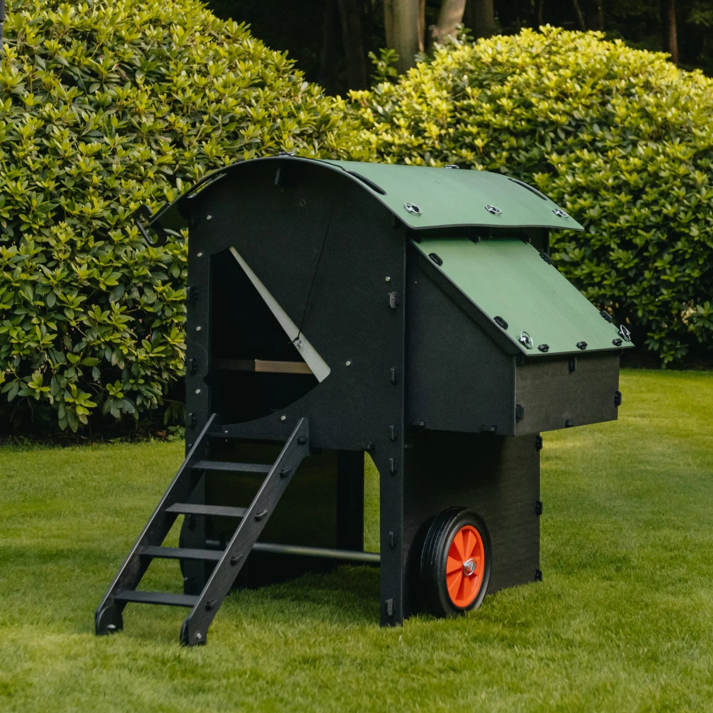 Nestera Chicken Coop Penthouse House Raised - Medium