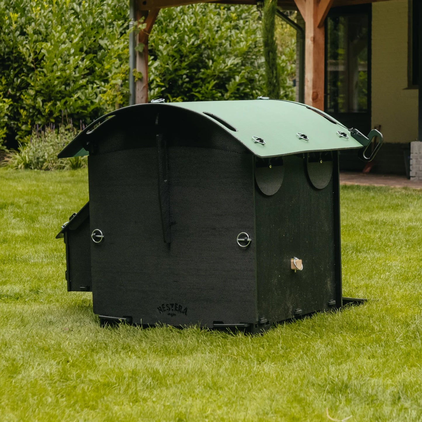 Nestera Chicken House - Small 010111