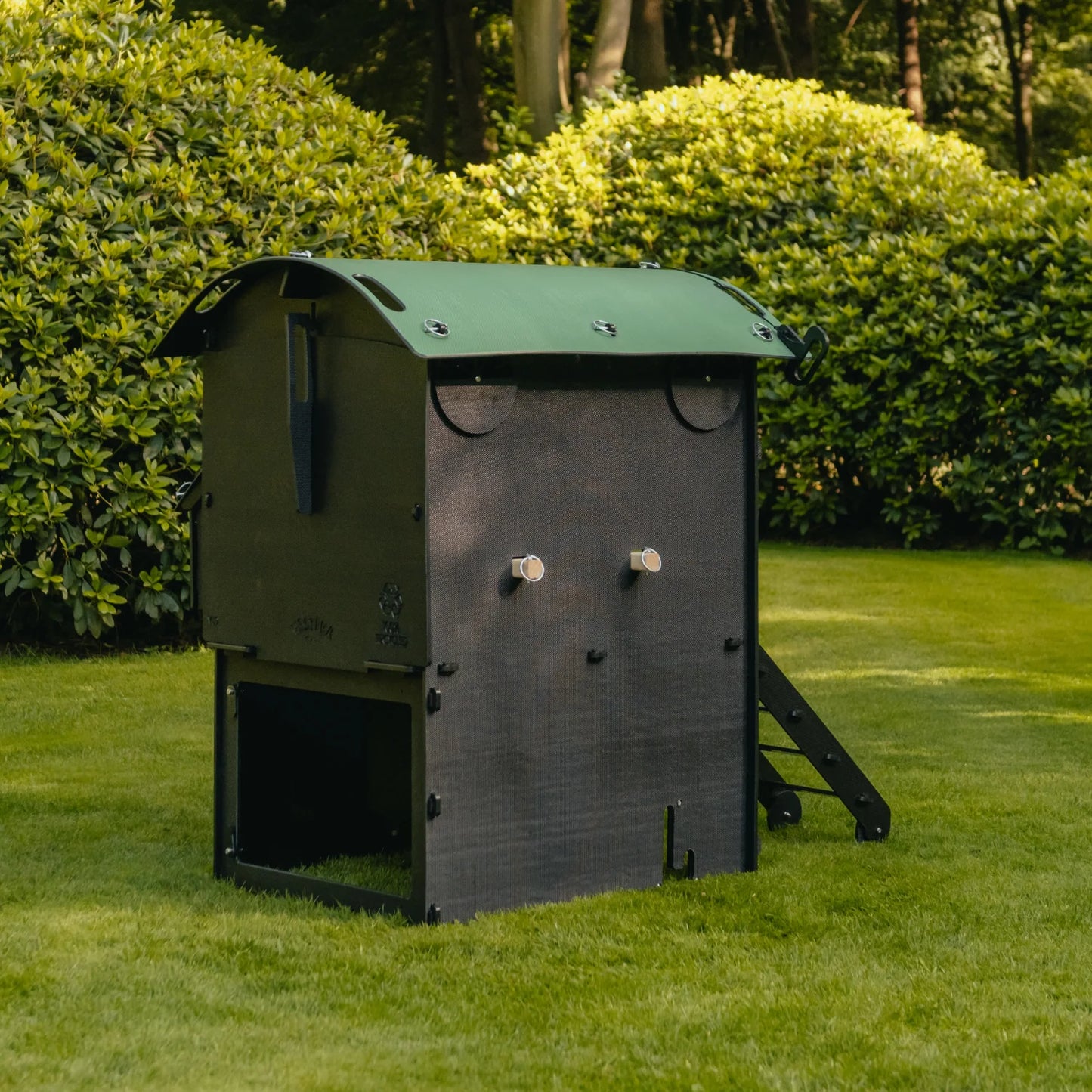 Nestera Chicken House Raised - Medium