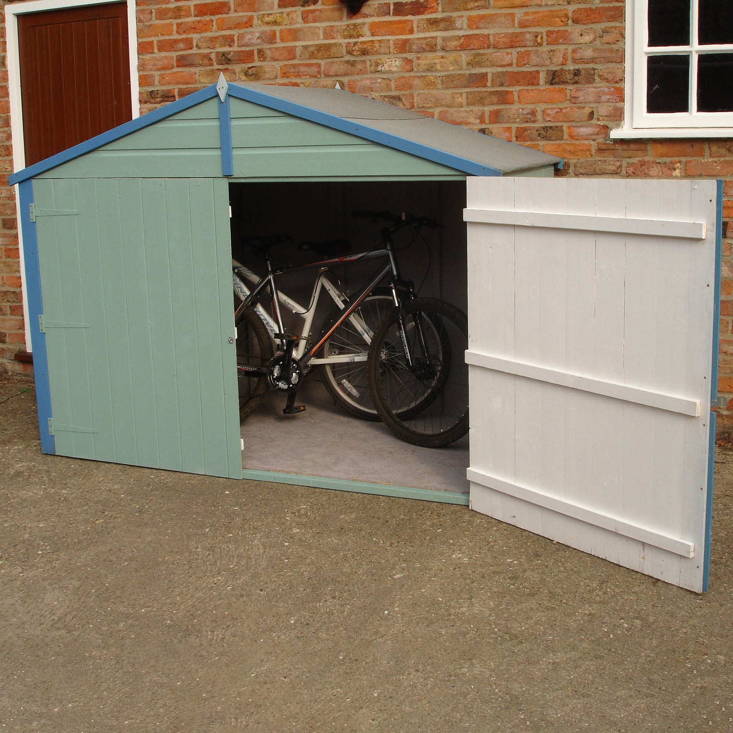Shire Apex Bike Store Shiplap with floor BIAF0603DSL-1AA